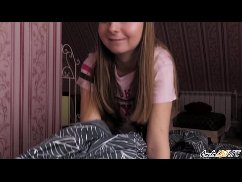 ❤️ Blondie onun BFF-ni dərindən sorur və ağzına boşaldır ❌ Sikiş videosu az.np64.ru